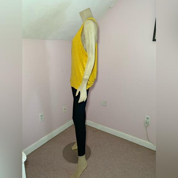 Old Navy Breathe-On Tie-Back Performance Tank - Picture 2 of 11